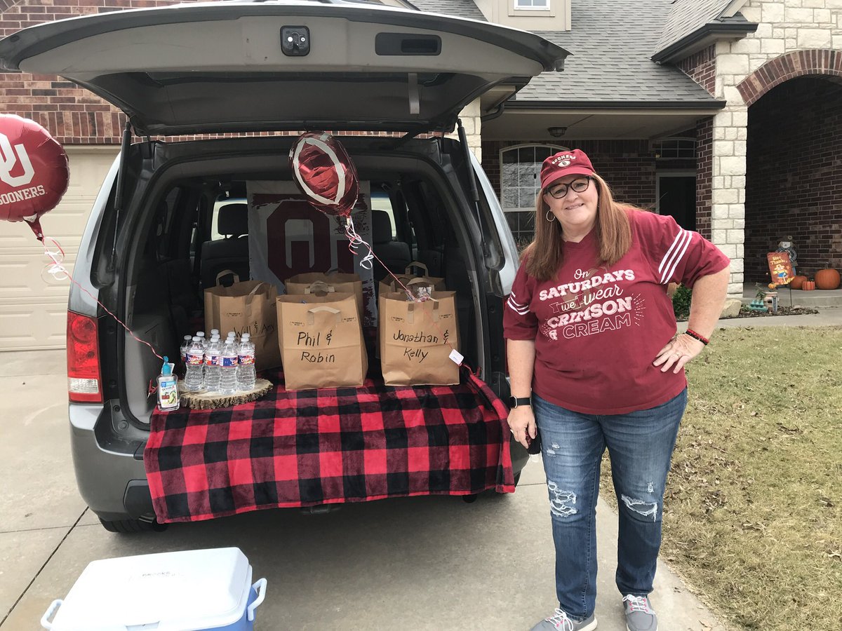 CyndyBrooks's tweet photo. @OU_Athletics @One_With_You @HomelandStores We shared w/ our neighbors a meal! https://t.co/3oyHQKnPbN