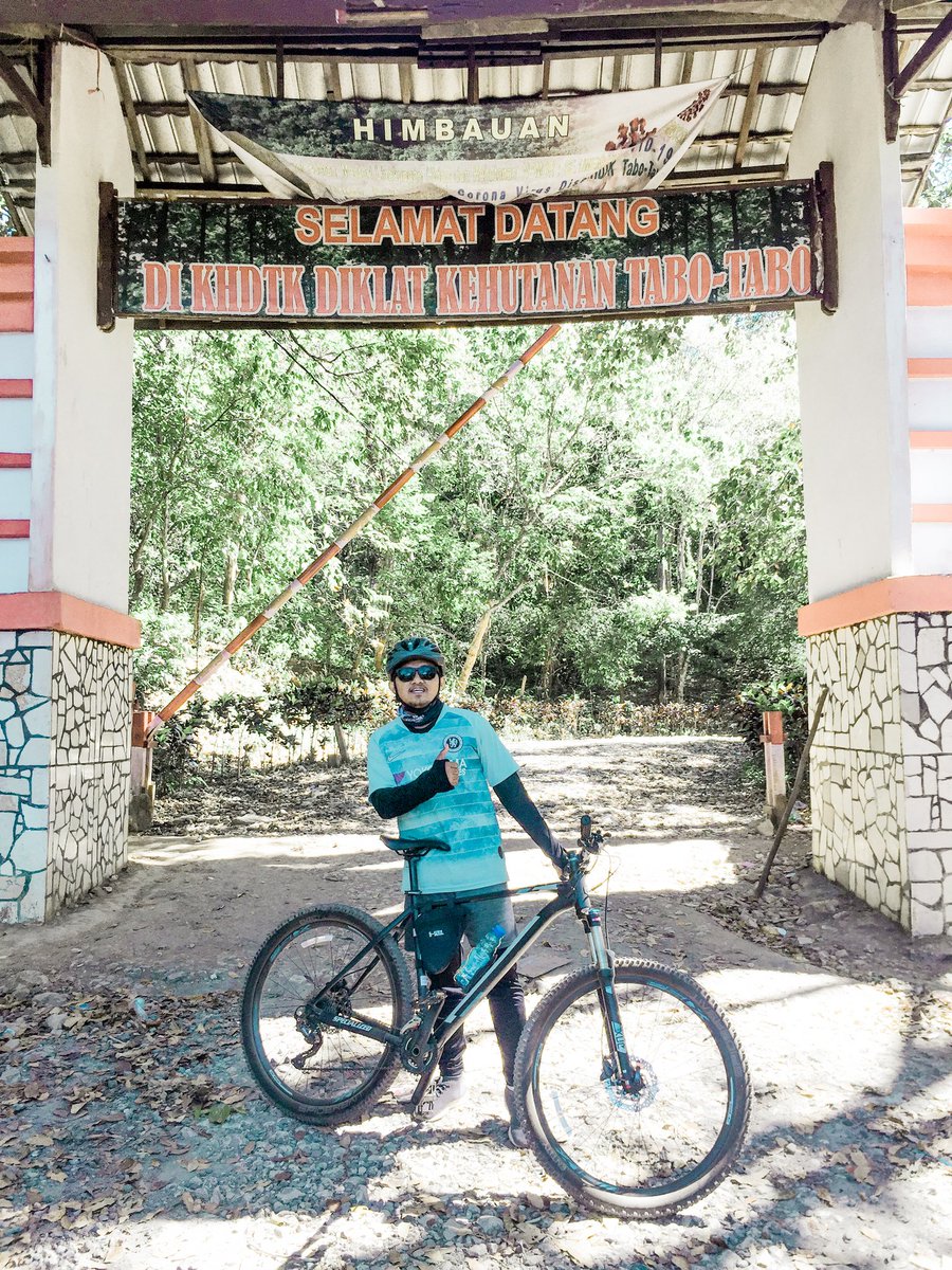 bapakjo's tweet photo. Santai saja. Kapan dan dimana pun tempatnya masih dengan rasa yang sama.
#polygonbikes #XTRADA6 #polygonindonesia #rodalink #mtbsulawesi #mtbindonesia
#gowes #sepeda #sepedasantai #gowesnusantara
#gowesmania #mtb #mtbidsquad
#mtbmedia #salam2pedal #cycling https://t.co/6KaoASimDM