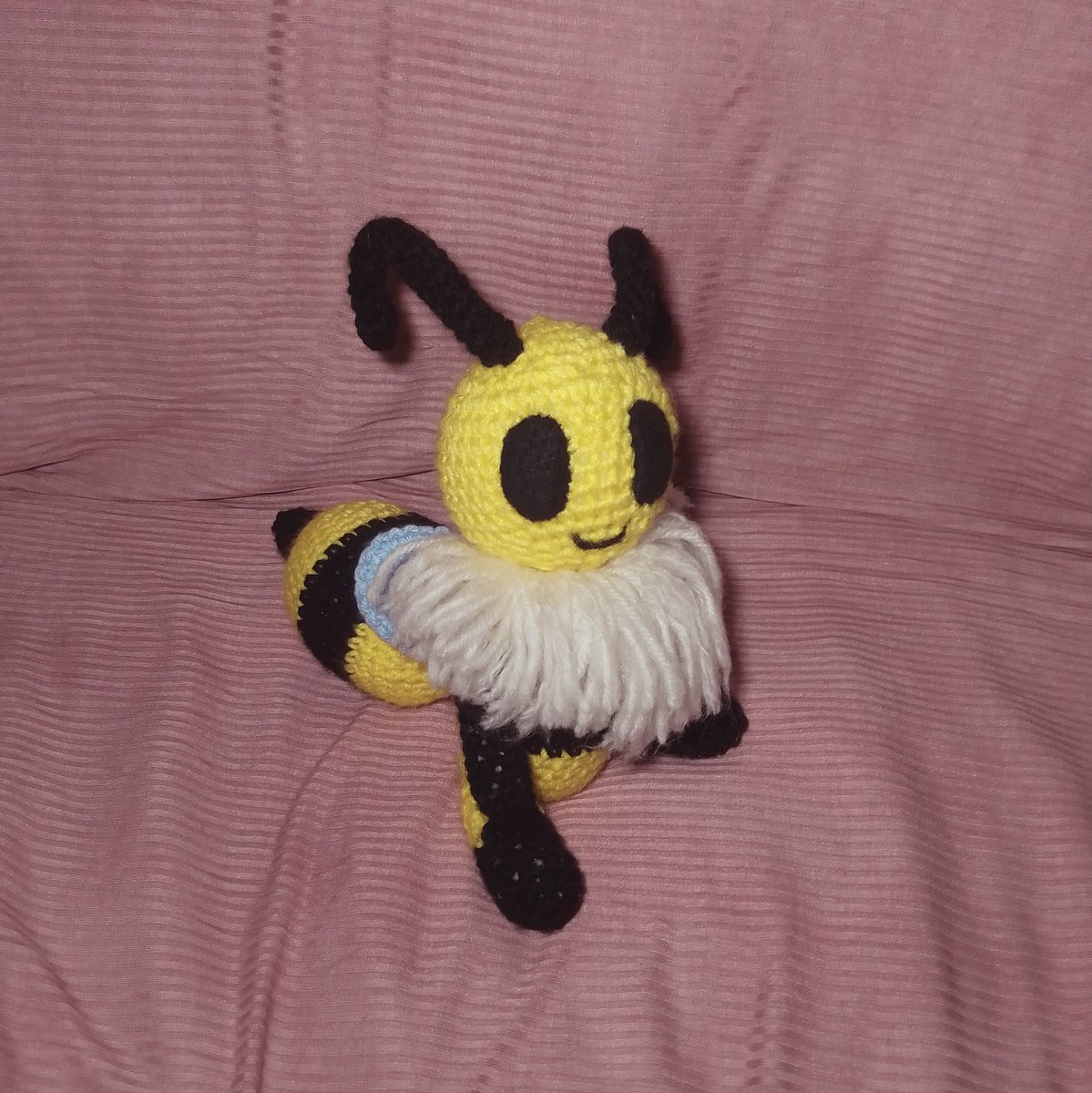 ShadowFireRing1's tweet photo. Now we got Vi, the third favorite of the three! 💛

I really had fun making these!

#BugFables https://t.co/flrICc6xdV