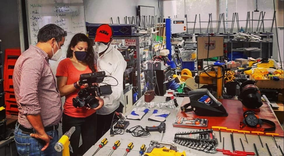 "If you want to go fast, go alone. If you want to go far, go together" 🎬🎥🤟 #teamwork #director #dop #1stac #dpgirls #cinematographer #cameraop #cameragirl #ladyops #paintingwithlight #panasoniceva1 instagr.am/p/CH4NoDerv5-/