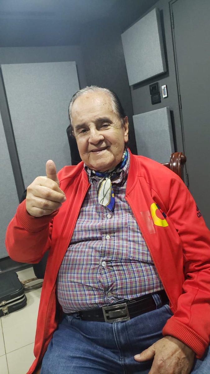 yanigranda's tweet photo. Hoy paso por @LaNocheRecien por @r_cooperativa en la edición de #sabado... con sus 91 años,  desde Colombia #HeliToroAlvarez del #CuartetoImperial 
@yoLeoRossi @DrGusDElia @florspada_ #AleHorvath 
Producción @yanigranda https://t.co/tlPzjHFTIU