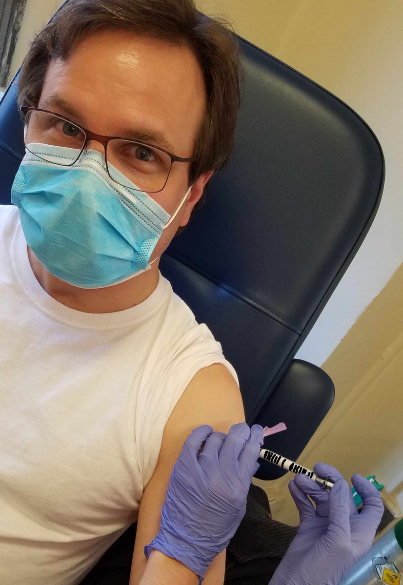 This is me, taking part in a covid19 vaccine trial. Concerns about the vaccine effort are widespread and cross party lines. The best cure for mis-information is solid advice, delivered even-handedly, from a trusted source. I challenge my science tweeps to take up this mantle. 1/