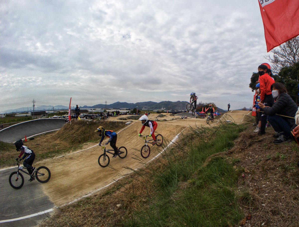 koki88koki's tweet photo. ドメさんとBMX見にきた!
#SUTTOMASK
#SUNVOLT #CRONOcr1
#HJChelmet #SHpluseyewear
#笠岡太陽の広場 #BMX https://t.co/SKUQJ8gzf2