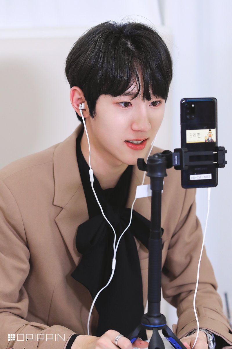 DRIPPIN's tweet photo. [📸] 201121 Video Call Event Behind

◾#김민서

#DRIPPIN #드리핀
#Boyager #Nostalgia https://t.co/XZAfBthgR5