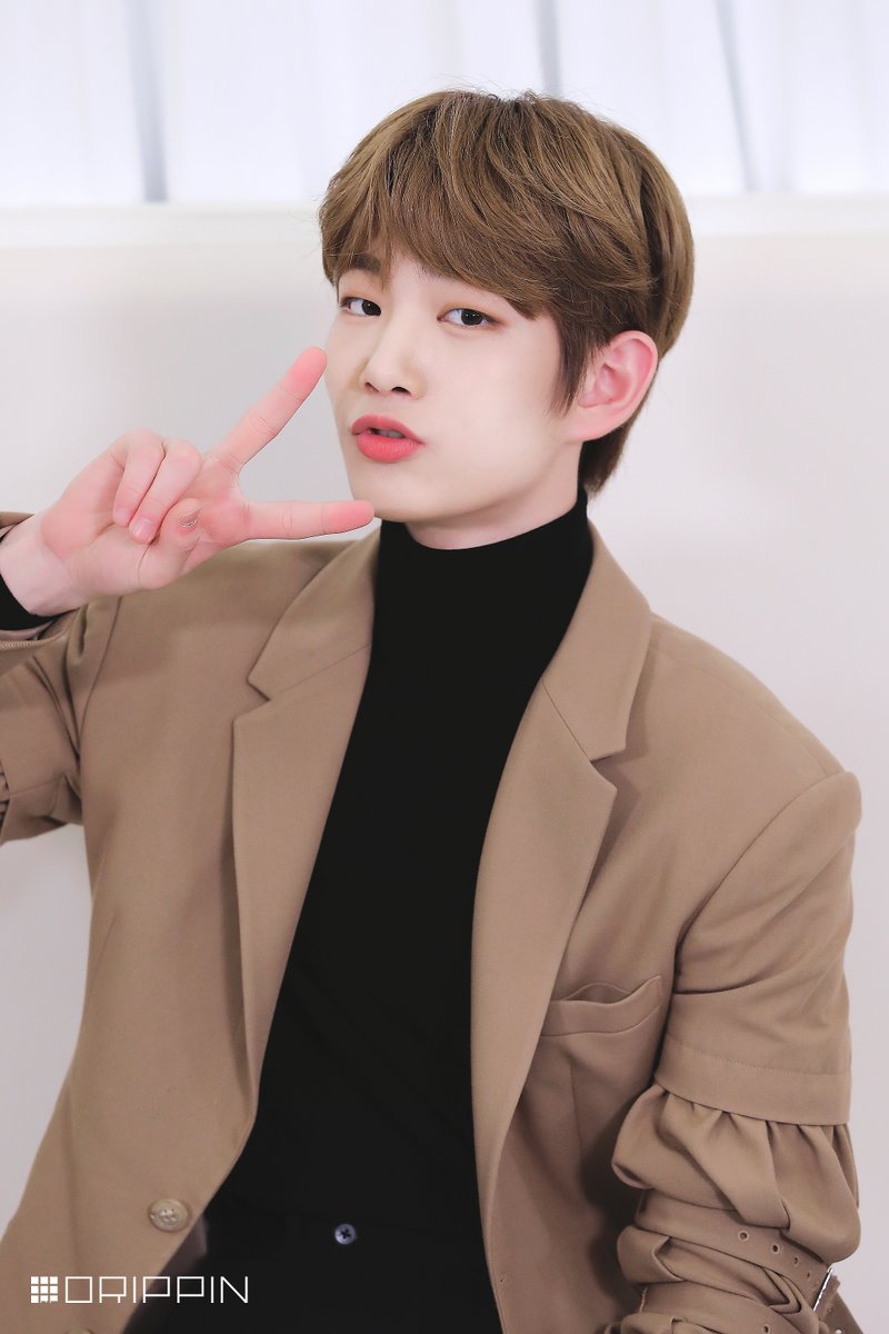DRIPPIN's tweet photo. [📸] 201121 Video Call Event Behind

◾#주창욱

#DRIPPIN #드리핀
#Boyager #Nostalgia https://t.co/RsoSs2eZ57