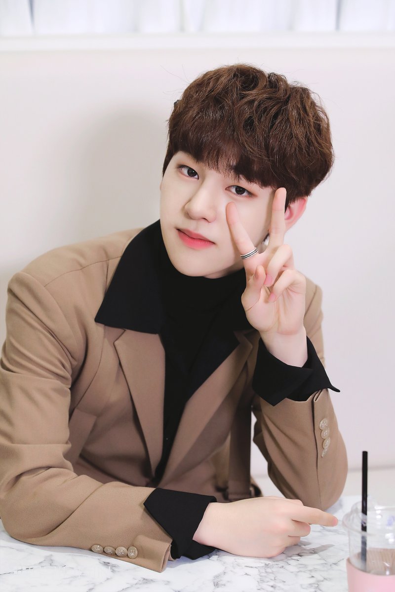 DRIPPIN's tweet photo. [📸] 201121 Video Call Event Behind

◾#김동윤

#DRIPPIN #드리핀
#Boyager #Nostalgia https://t.co/iUyQY32JSj