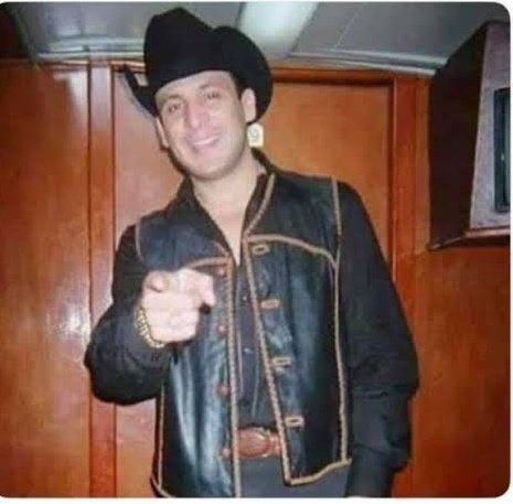 Valentin Elizalde viendo desde el cielo como terminamos como amigos y no como enemigos.