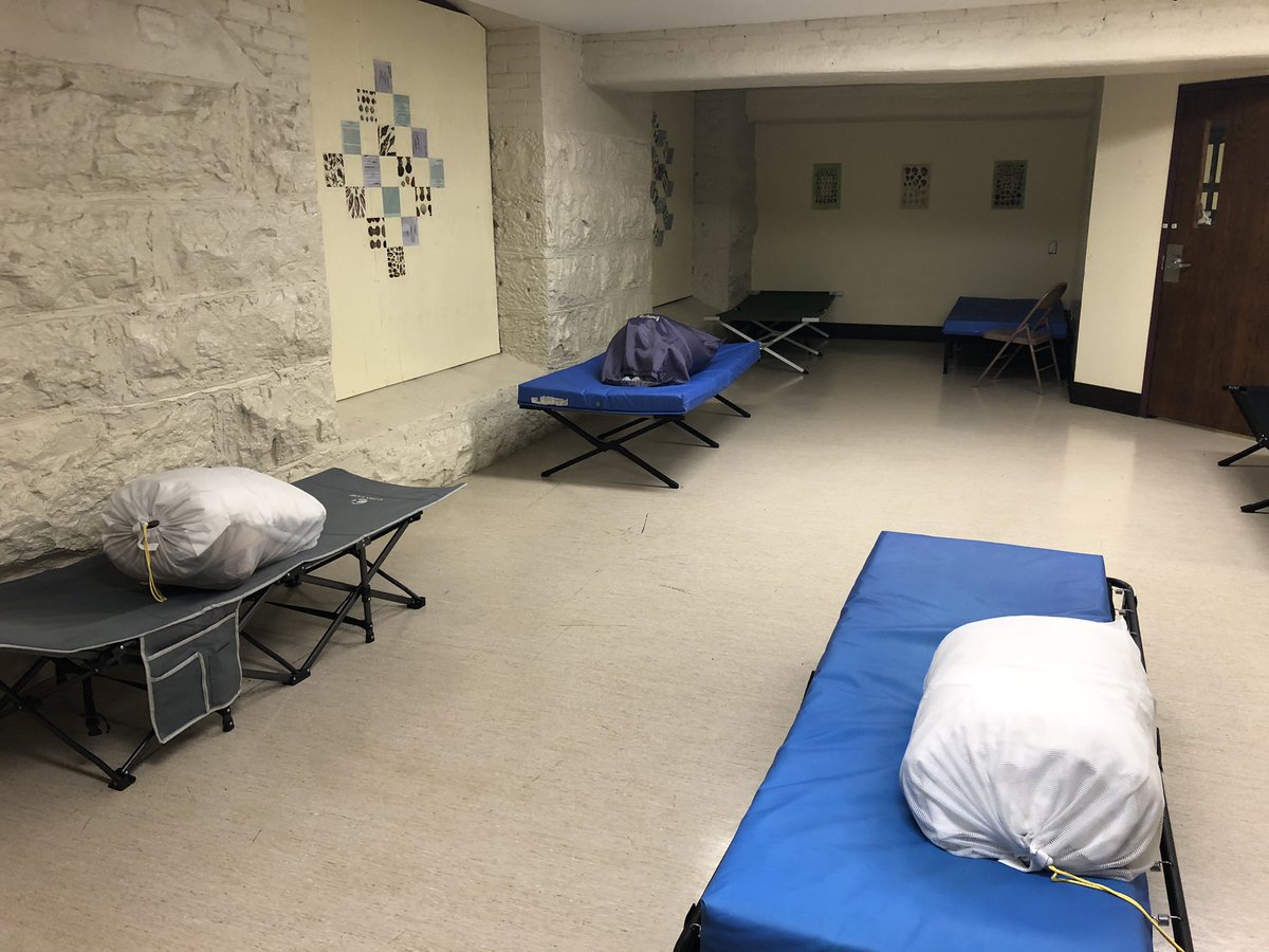 Women’s section overflow room. The shelter opens 10pm. Right now it’s 10:55pm, a few beds are left in the main and overflow women’s rooms.