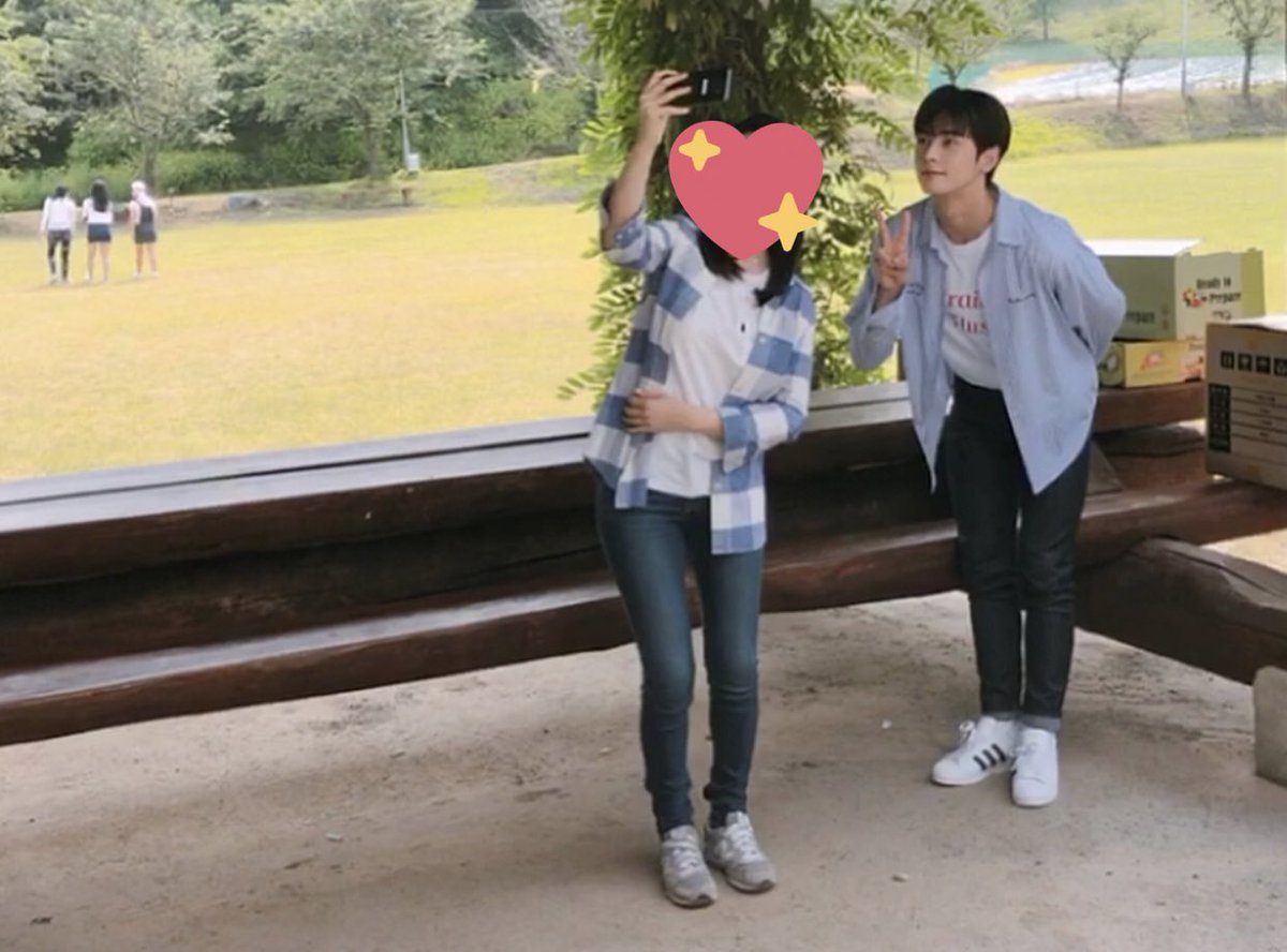 우리 오빠 길어서 숙여주는 것 봐 ㅠㅠ