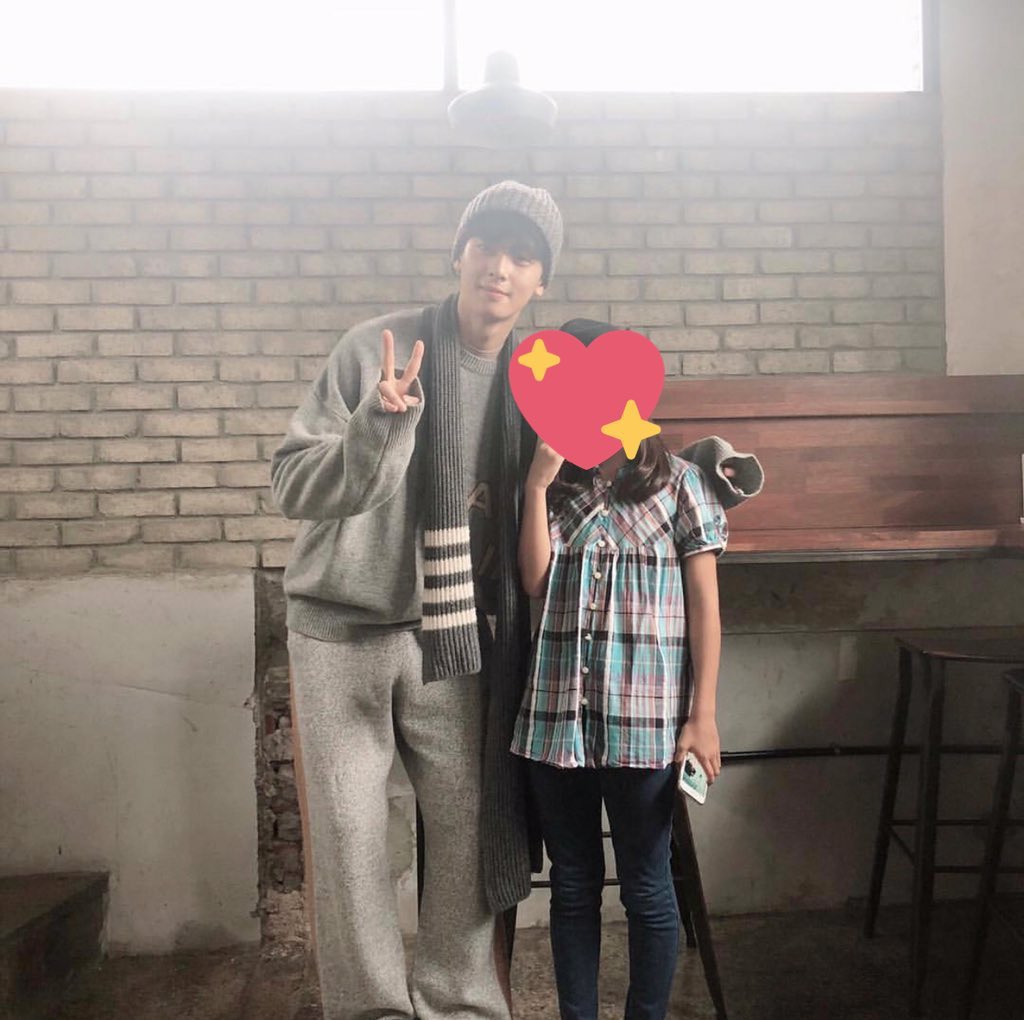 우리 오빠 길어서 숙여주는 것 봐 ㅠㅠ