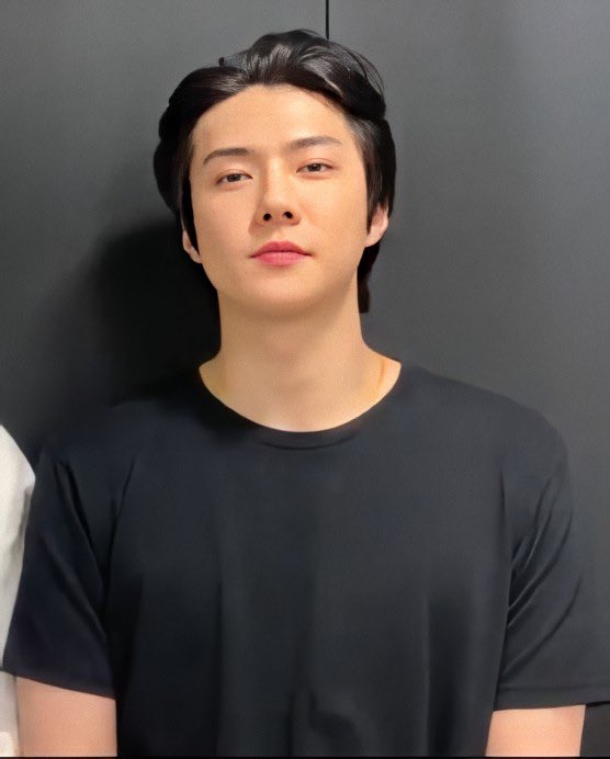 sehun looking like a glazed donut, a thread;