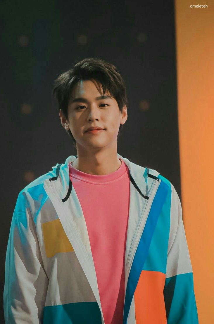 hourly_billkin's tweet photo. hi, everyone! we are hourly billkin, a fan acc dedicated to billkin putthipong assaratanakul by giving you hourly pics, vids, and fancams of bk. help us spread the word! ♡ 

[ #บกพพ #บิวกิ้นพีพี #บิวกิ้น #bbillkin #bkpp #billkin #ITSAY #IToldSunsetAboutYou #แปลรักฉันด้วยใจเธอ ] https://t.co/MQno5OiQRZ