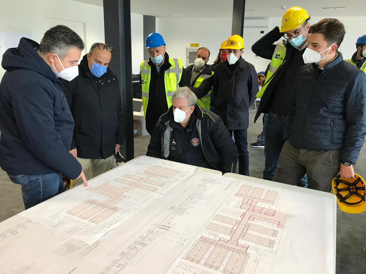 micheleemiliano's tweet photo. Iniziati i lavori per il nuovo reparto di terapia intensiva Covid nei padiglioni della Fiera del Levante di Bari. In 45 giorni da contratto, potremo avere a disposizione 160 posti per la terapia intensiva, che si aggiungono alla rete già esistente.
➡️ https://t.co/Yp8t7BMZIf https://t.co/KTD0uoJD7p