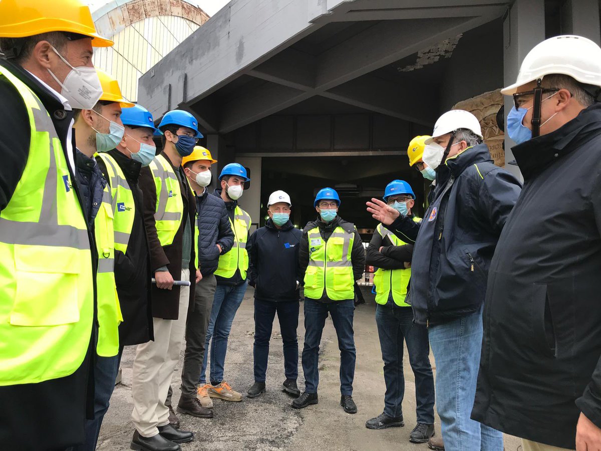 micheleemiliano's tweet photo. Iniziati i lavori per il nuovo reparto di terapia intensiva Covid nei padiglioni della Fiera del Levante di Bari. In 45 giorni da contratto, potremo avere a disposizione 160 posti per la terapia intensiva, che si aggiungono alla rete già esistente.
➡️ https://t.co/Yp8t7BMZIf https://t.co/KTD0uoJD7p