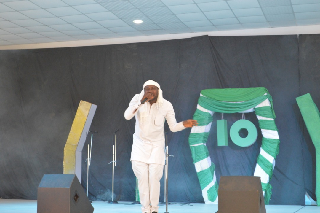 4wardwego's tweet photo. Live Performance by Jeremiah Gyang.
#JOGAMA10
#TheDecadeExperience https://t.co/ThSgFOzROc