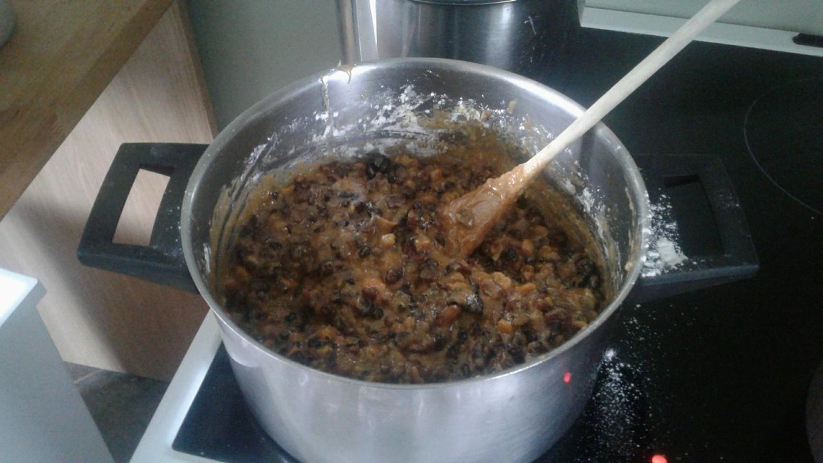 farrell15866032's tweet photo. Variation on the trad Christmas cake, used the boiled cake method, but with all the richness and spice expected. You should smell this. x https://t.co/eikoYzFjC1