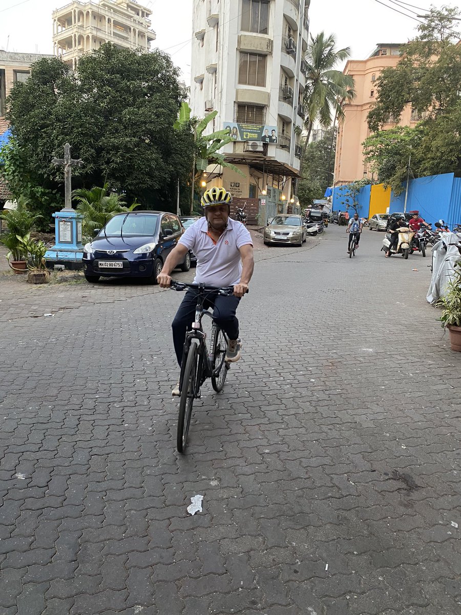 Asifbhamlaa's tweet photo. #NoCarSundays was a Fun Afternoon On the #Cycle in the beautiful Bylanes of #Bandra did a bit of shopping & back home with greater energy guess we all should in larger interest of #CleanAirEveryday subscribe to this trust me itβs an amazing feeling @AUThackeray @AdityaDubey2003 https://t.co/mfFaTNpriJ