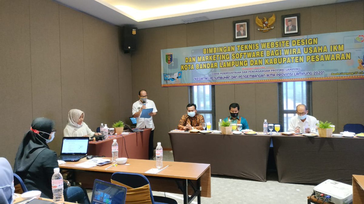 teknokrat_id's tweet photo. Dinas Perindustrian dan Perdagangan Provinsi Lampung Gandeng Universitas Teknokrat Indonesia untuk Melatih Industri Kecil dan Menengah (IKM) Membuat Marketing Software dan Web Design.

Baca Selengkapnya :
https://t.co/qc9znrDuVg
.

#universitasteknokratindonesia #kampusterbaik https://t.co/MJ380Q8Hc2