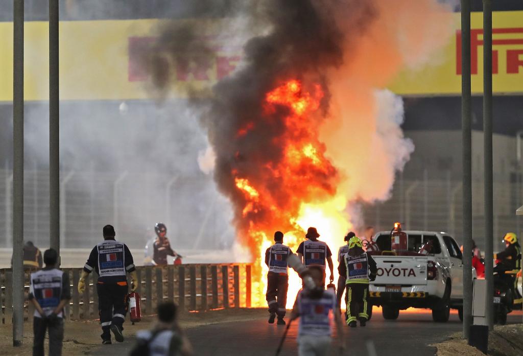 ESPNF1's tweet photo. Grosjean's car was torn in half 😳 https://t.co/a3grOVftFe