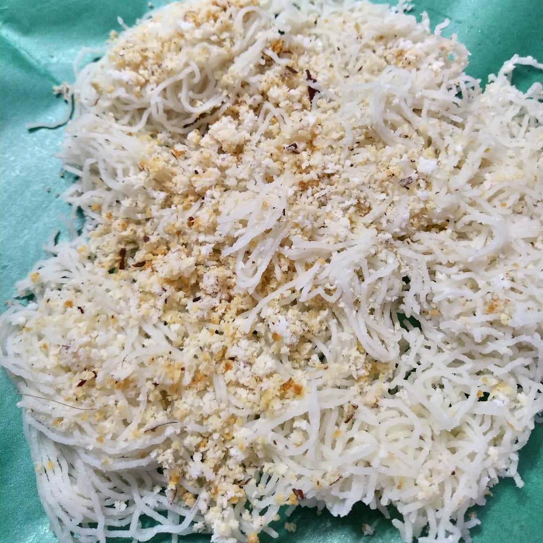 RefashionFood's tweet photo. Monday Comfy Breakfast Idiappam❤️
Like ❤️ &amp; Follow👉 @RefashionFood 
#foodblogger #food #foodie #coconut #foodlover #yummy #delicious #homemade #foodblog #healthyfood #keralafood #tasty #indianfood #breakfast #cooking  #foodlovers #idiappam #bananaleaf #sweet #delhi #Kerala https://t.co/HeMBFLlpYx