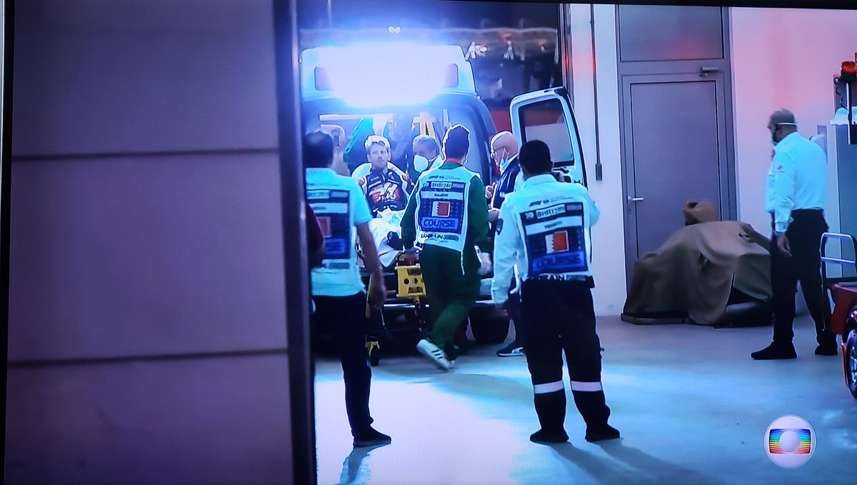 felipe_siqueira's tweet photo. Deus do céu.. que acidente foi esse na F1? Uma das coisas mais assustadoras que já vi. Parada cinematográfica 😳😳😳 Milagre o Grosjean escapar dessa. Que alívio vê-lo sendo resgatado https://t.co/srbiVvwpwD
