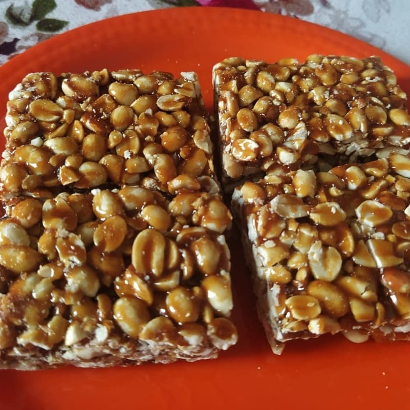RefashionFood's tweet photo. Snack time Chikki - Gudpatti 😍 Like ❤️ and 
Follow 👉 @RefashionFood #food #foodie #sweet #peanutjaggery #foodlover #yummy #delicious #favorite #foodblog #tasty #indianfood #chikki #love #snacktime #foodlover #delhi #Kerala #delhidiary #peanuts #foodpic #foodholic #malayali #mix https://t.co/fJmEJX9WIJ