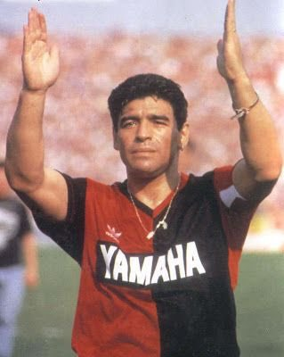 🙏👕 ¡PRECIOSO! El homenaje particular de MESSI a MARADONA con la camiseta de Newell's.