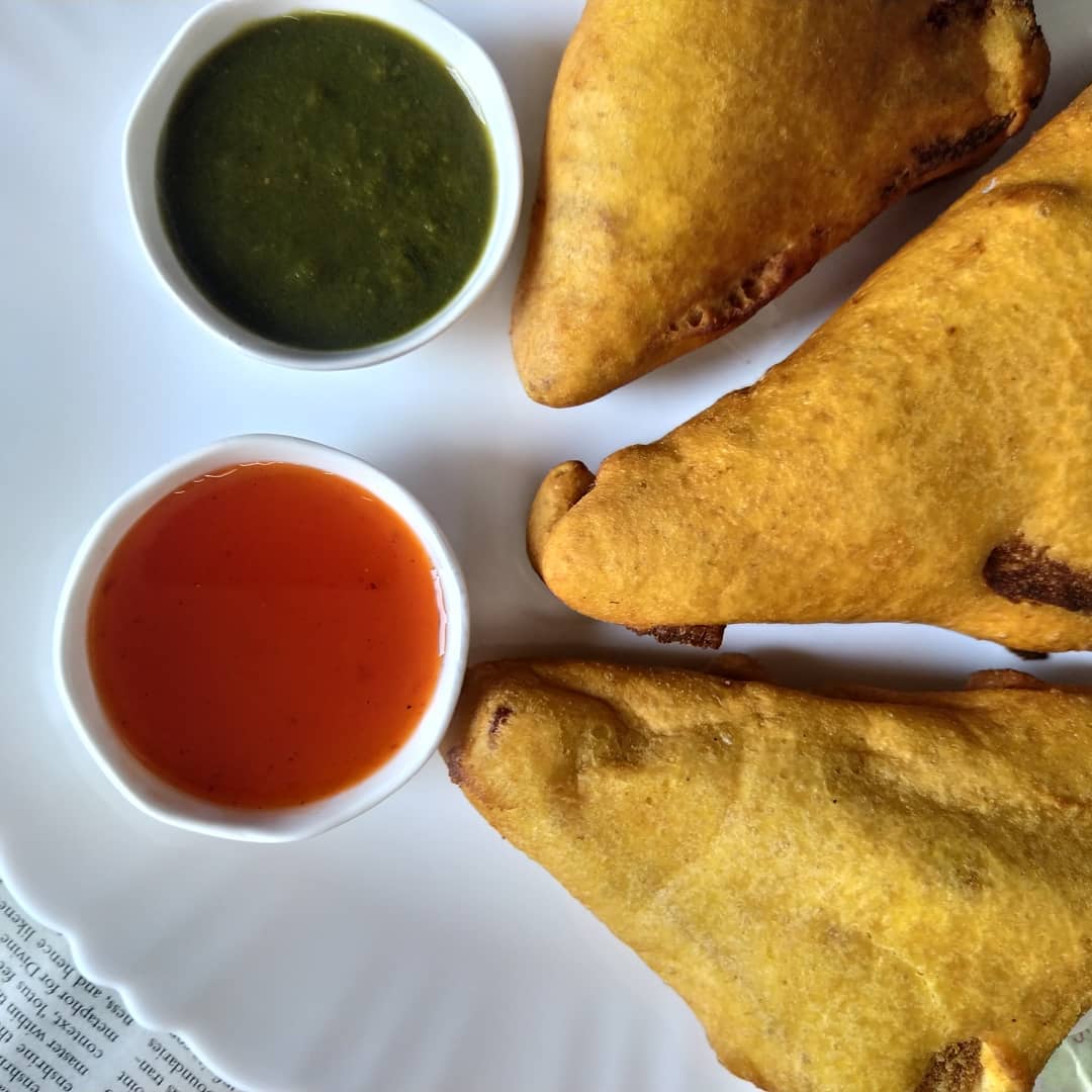 RefashionFood's tweet photo. Bread Pakoda ❤️Most Amazing Morning Breakfast
Like ❤️ and Follow 👉 @RefashionFood  #foodblogger #foodie #foodstagram #breakfastmood #foodlover #yummyfood #delicious #foodblog #healthyfood #redchutney #foodbloggerlife #tasty #indianfood #winterspecial #dailypost #amazingbreakfast https://t.co/7Qa3WFTivn