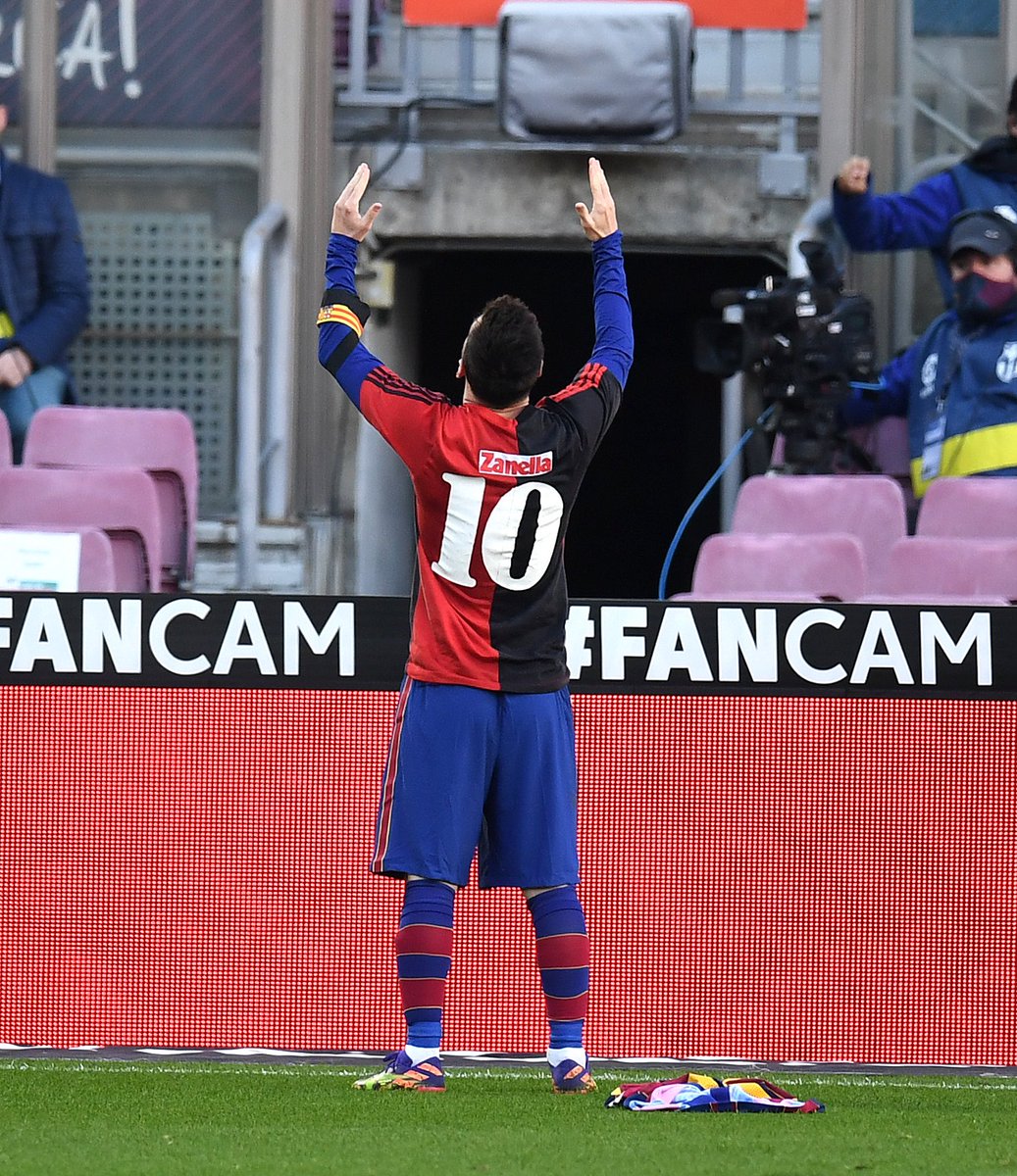 Sporf's tweet photo. 🙌 Lionel Messi celebrated his goal by revealing a Newell’s Old Boys shirt with 10 on the back in memory of Diego Maradona. https://t.co/hFVlIE7ssm