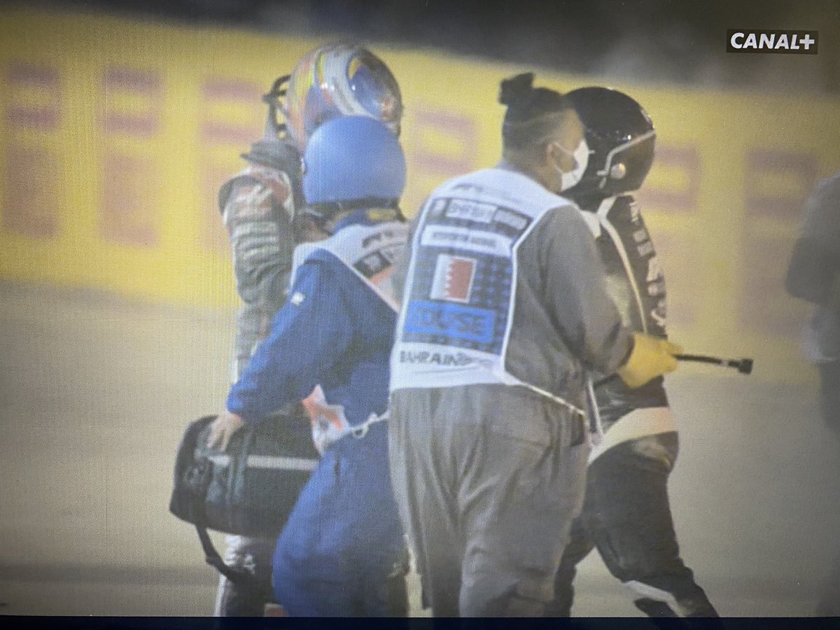 AhuriLa's tweet image. Heureusement que Payet était la pour éteindre le feu #OM #formule1 #Payet