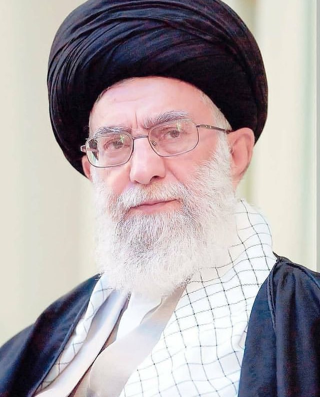 morideAli's tweet photo. از مقداد پرسيدند هنگام حمله به خانه حضرت زهرا و اميرالمومنين چه كردي؟
گفت:ما مامور به سكوت بوديم ولي دست به قبضه شمشير و چشم در چشم علي منتظر اشاره بودم،حكايتِ الانِ ماست
#سيد_علي_لب_تر_كند_جان_را_فدايش_ميكنم https://t.co/gOeigQZAdi