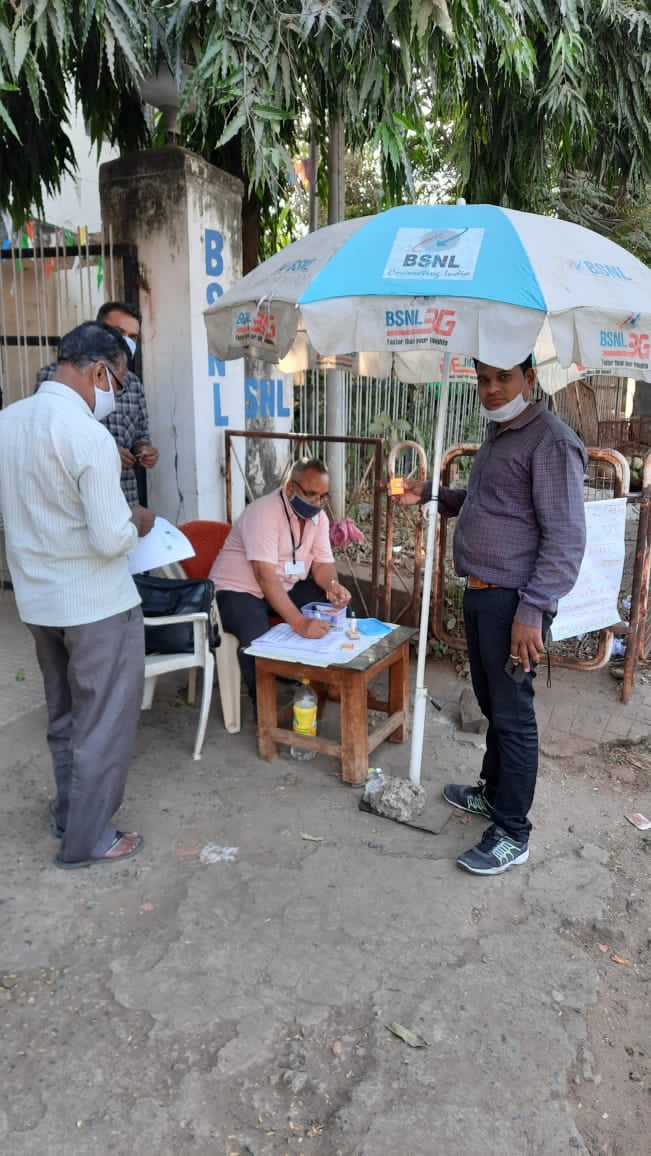 cgm_mh_bsnl's tweet photo. Sim sale Mela was organised to provide mobile connections in remote Chandrapur District of Maharashtra ⁦@BSNLCorporate⁩ ⁦@SanjayDhotreMP⁩ ⁦@rsprasad⁩ ⁦@NITIAayog⁩ #LWE area https://t.co/LpQNc5e0jV