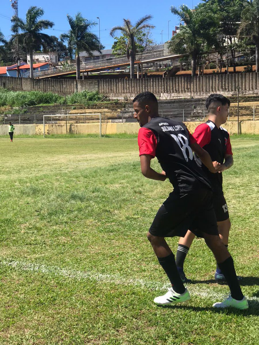 __ABEC's tweet photo. Mais uma vitória do jacaré e dessa vez de goleada. Com hat trick de @renanknow e 2 gols de @ItaloFerretti1 nossa equipe venceu o jogo por 5x0 https://t.co/YVax4B6pTm