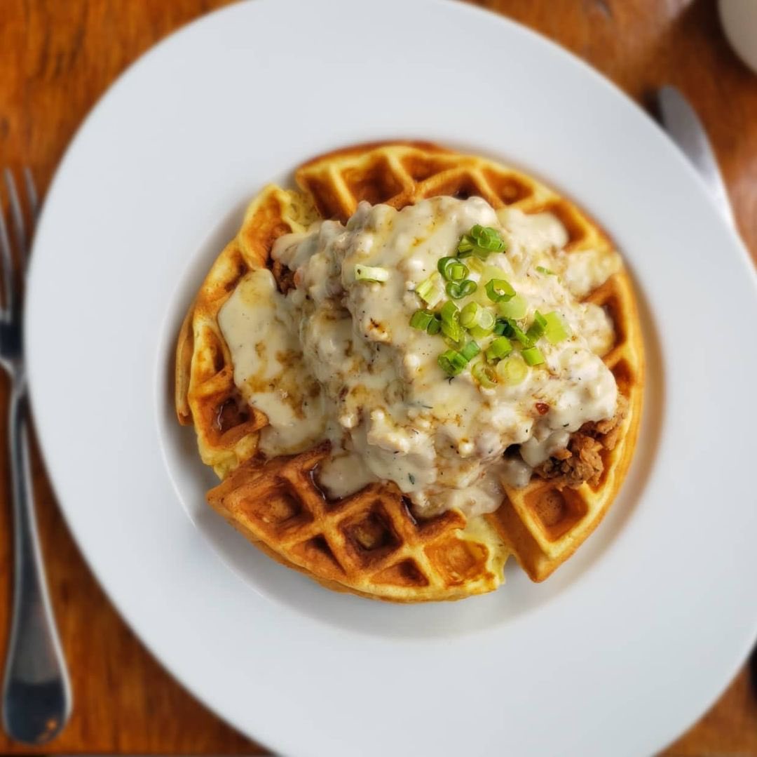 JackRoseinDC's tweet photo. #CurrentlyCraving: bacon gravy and maple syrup-smothered buttermilk Fried Chicken & Waffles. Available during our weekly rooftop #SundayBrunch from 11am-4pm! 🍗🧇
.
📸: @bluephoenix416 https://t.co/JAfRlpS9ke