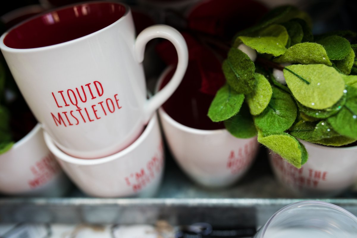 KCHolidayShow's tweet photo. What's your drink of choice while shopping today? Take a picture and share with #KCHolidayBoutique!!! #shopping #Gifts https://t.co/yv2GG5efQ7