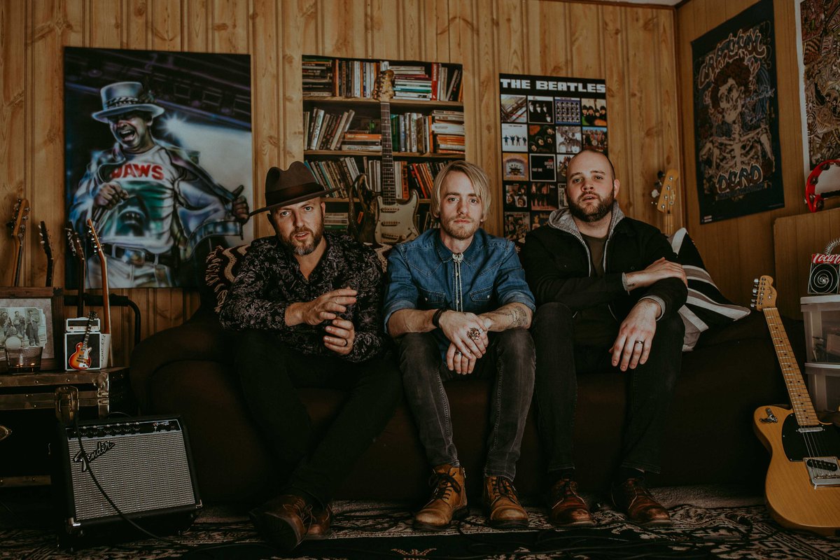 We’re going to take the optimistic approach in closing out this stressful year with some help from Canadian #rocknroll band <a href="/rooksyyc/">ROOKS</a> and their new “Ghosts” #lyricvideo. The single is from the band’s debut album, #TheHighRoad, which dropped on Nov. 6th.
v13.net/2020/11/rooks-…