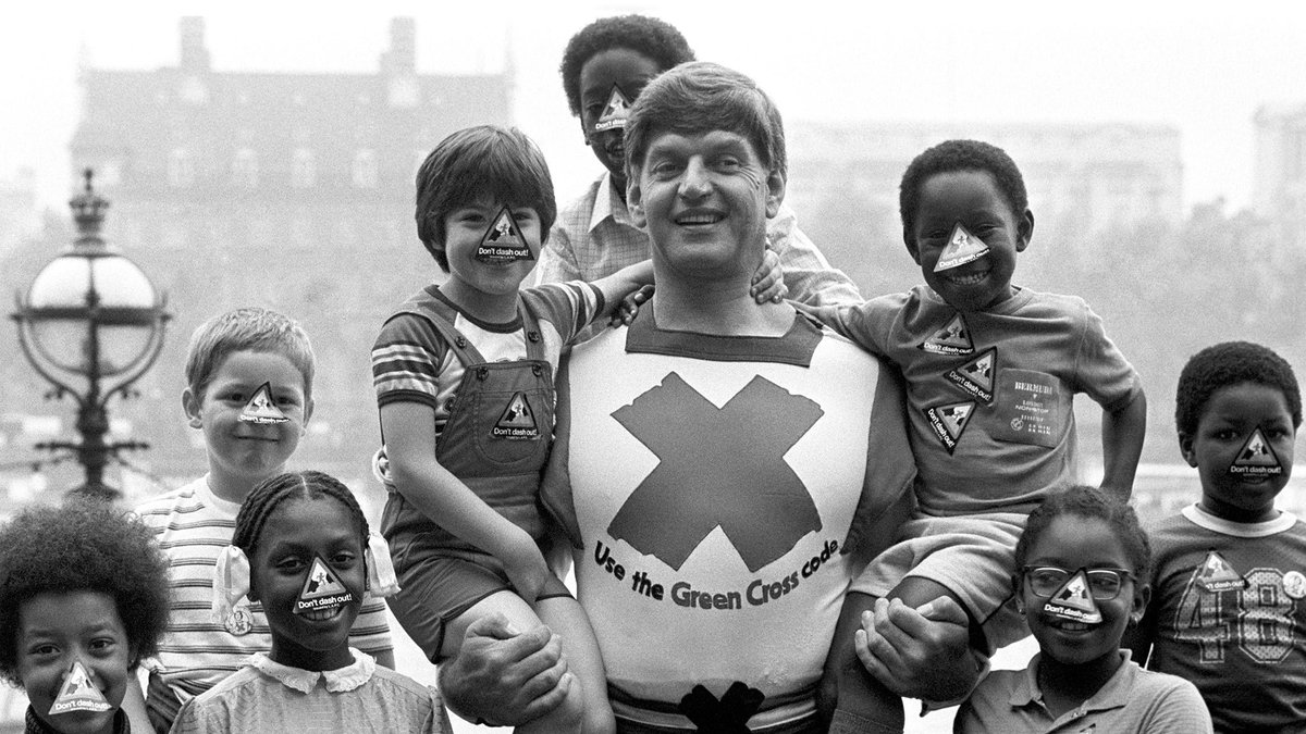 oliviasstories's tweet image. Safe Travels lovely Green Cross Code Man. May someone be there with you now, holding your hand as you cross the road...

#RIPDaveProwse #GreenCrossCode