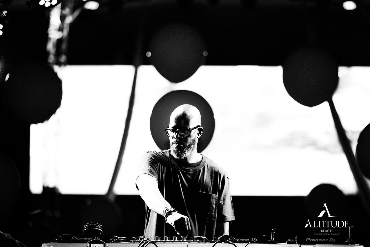 AltitudeBeach's tweet photo. Last night with the mighty @RealBlackCoffee #AltitudeSummer #AltitudeTurns1 🤩 https://t.co/LeOhYKZkmV