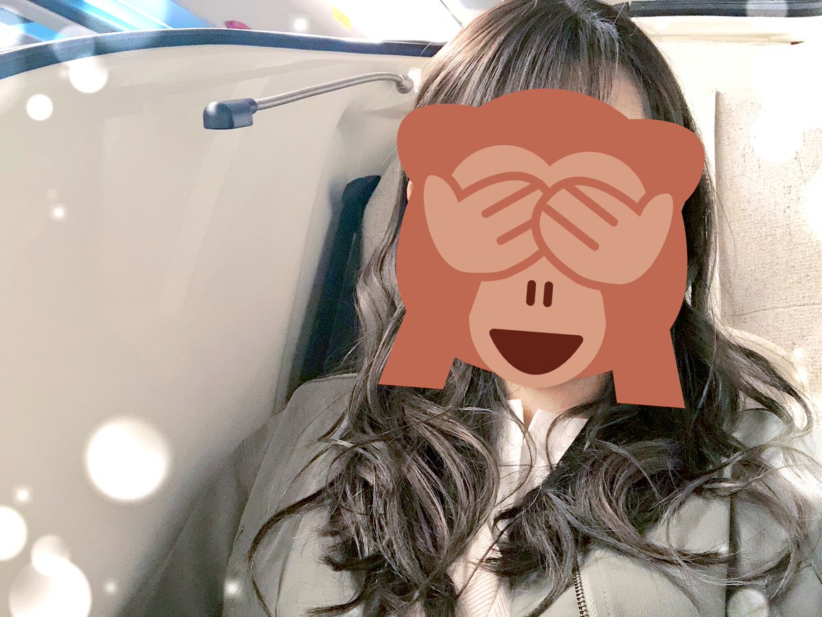 d_miyabi's tweet photo. 今回は大阪も東京も増えてるタイミングやけど、どーしても試合見に行きたくて急遽ホテルはキャンセルして夜行バスで日帰り？にした‼︎
ねっころべるやつ😊あんまり乗ってるひともいないし、常換気してるってゆってたから安心して寝たw
みやび相変わらずどこでもすぐ爆睡できる🤣起きたら梅田着いてたw https://t.co/Pxv9TZSOUY