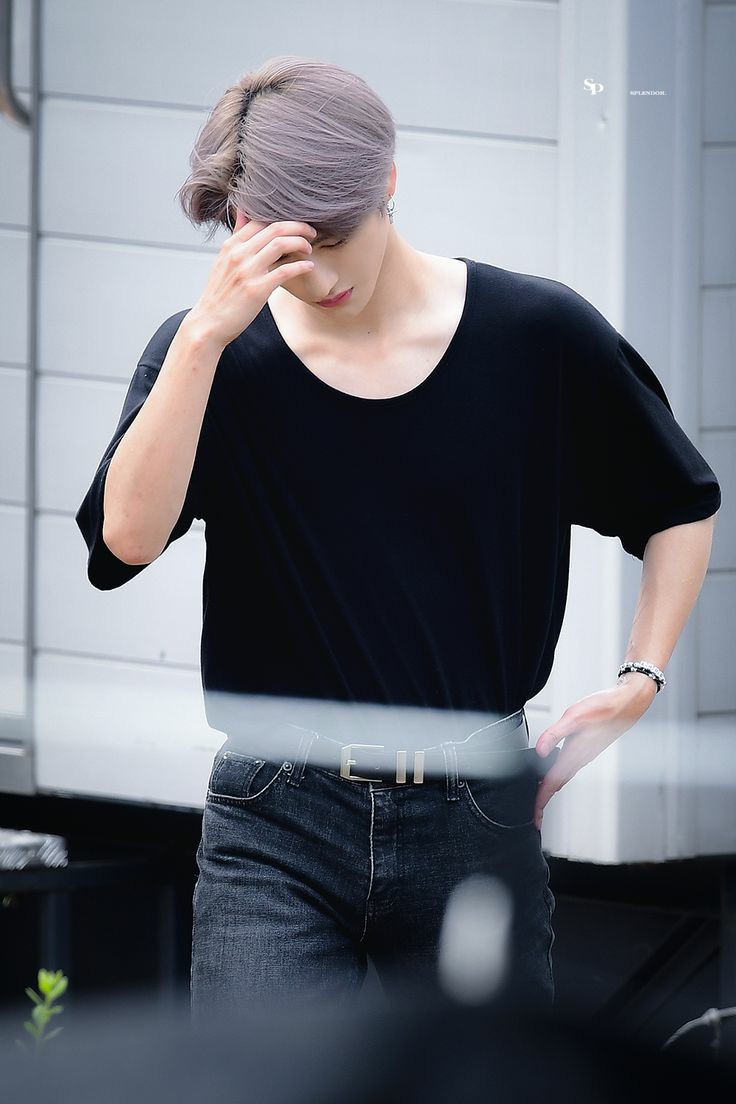 lonnuna's tweet photo. seonghwa's collarbones >>>> all the rest https://t.co/agS9gIjCrg