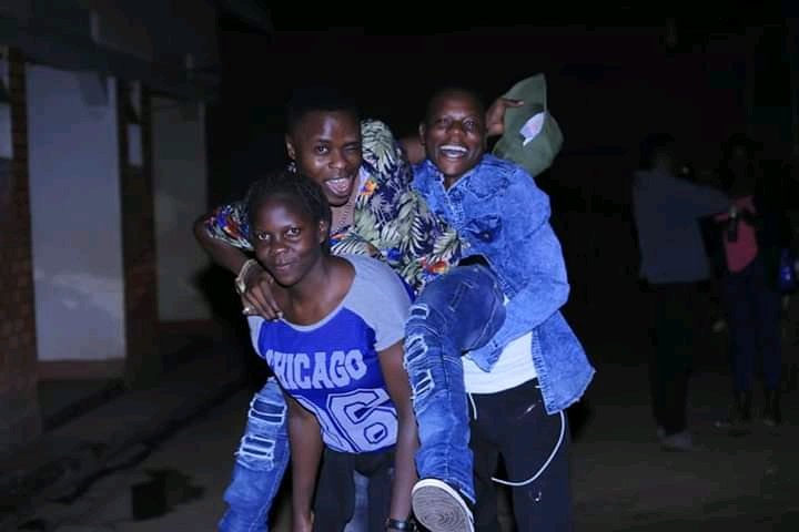 alexndar_'s tweet photo. Ghetto party was massive...
guys really made it shine to mention a few
@DJErycom himself
@One_PiusJadwar @HMunguryek, @JKay_Junster1 @ajsturnner @Lubersolz, @EmilyDarlingK
@sympLy_kakumba
get yo music from the #djerycom app to continue the bend down from home https://t.co/373TViQXCs