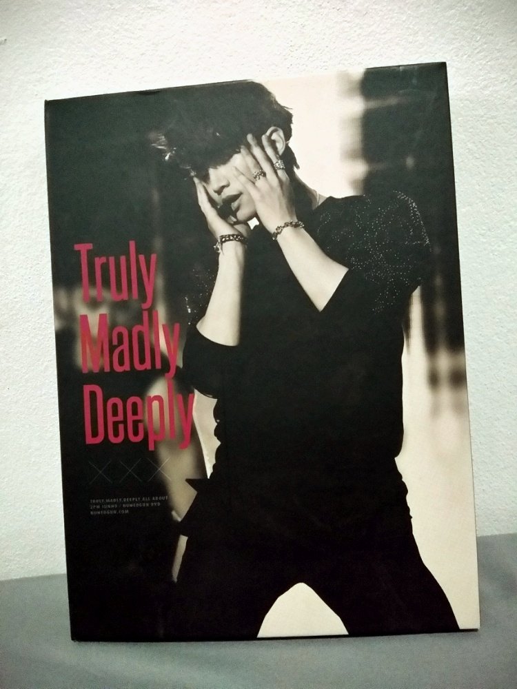 Yokexiaoyu's tweet photo. ขายชุดละ 1,000.- /ลทบ.50

1. NUNEOGUN 1st DVD  "Truly,   Madly, Deeply"
2. NUNEOGUN 2nd DVD “Event Horizon – You Can’t Escape”
*ในกล่องประกอบด้วย* DVD+Photobook(ขนาด B5)+แผ่นรองเม้าท์รูปจุนโฮ+Case : Hard Case (Case of DVD+Photobook) #จุนโฮ #JUNHO https://t.co/TVzO8Xx8zw