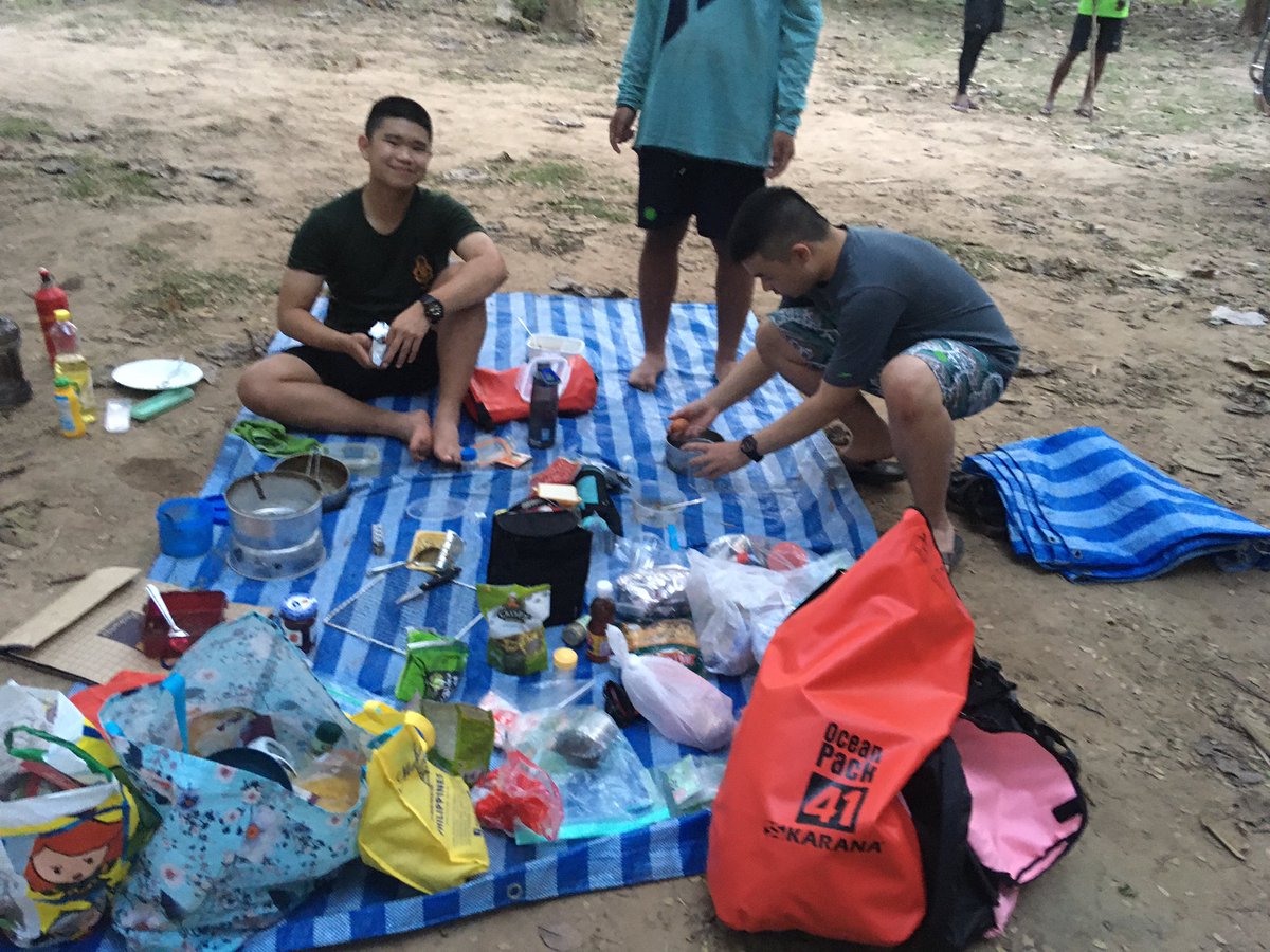 RyanjpJones's tweet photo. End of day 2. Students are starting to look tired. But they’re staying positive. Lots of happy faces. They’ve done amazing and worked really hard. #cognita #s107outdoored #standrews #sup #dofe @StAndrews_107 https://t.co/J5HBM4Ee6M