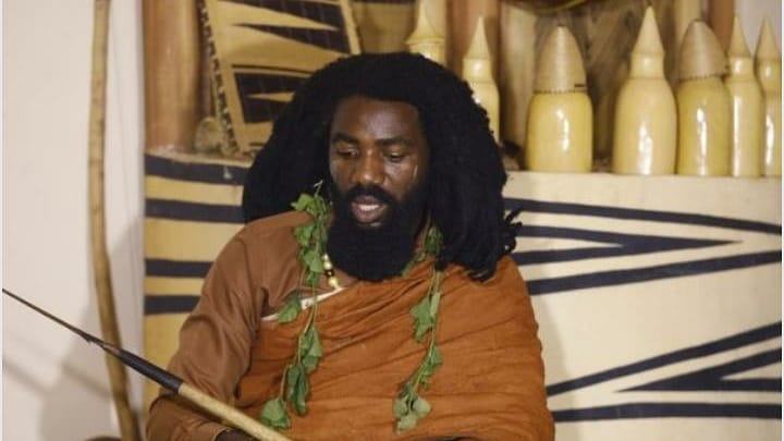 RTANGARWMABOKO's tweet photo. Mu Ndaro(#Indaro)z'#AbazimuBacuBatazima hari ibyiza bizira ibizazane n'ibizambya. NgutongereNgutukaIneza uko Igeno riri nti:
IndahangarwaMuRuhangaUriIndahangarwa,
MuGituzaUtuzaUmutimaMuGitereko,
AkabegeUbegeraAbanzi,
UmusumbaUsumbaAbagome n'Abagambanyi,
Imanay'iRda ihorana nawe! https://t.co/7vMmy1C1Ql