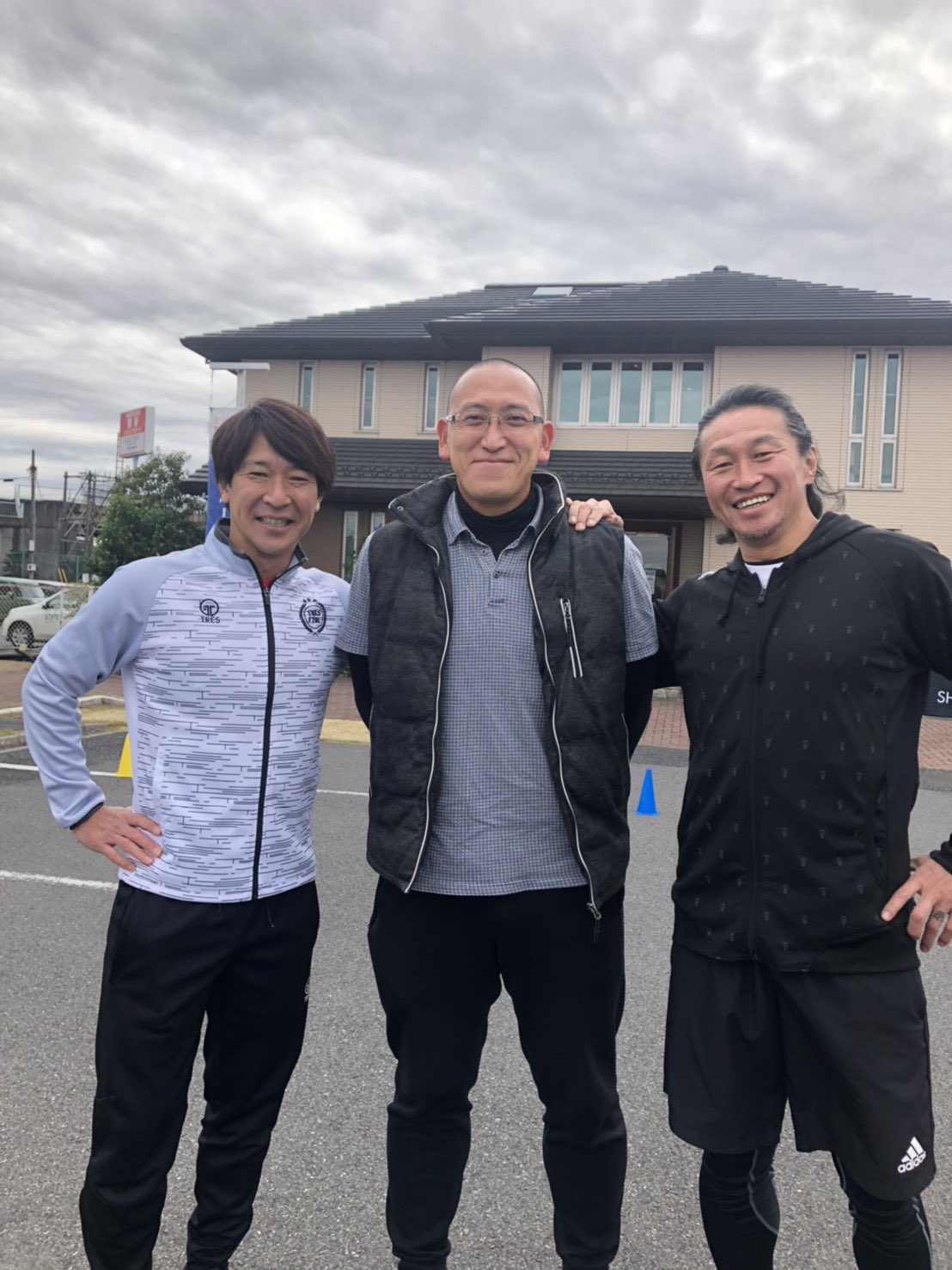 水内猛 今日は熊谷ハウジングステージで野人とサッカー教室 Amp かけっこ教室 そこへレッズハートフルクラブコーチの池田学 が登場 子どもたちと楽しくボールを使い走りました ちなみに池田学は保護者として来ただけ 住宅展示場イベント 熊谷 水内猛 今日は熊谷ハウジングステージで野人とサッカー教室 Amp かけっこ教室 そこへレッズハートフルクラブコーチの池田学 が登場 子どもたちと楽しくボールを使い走りました ちなみに池田学は保護者として来ただけ 住宅展示場イベント 熊谷