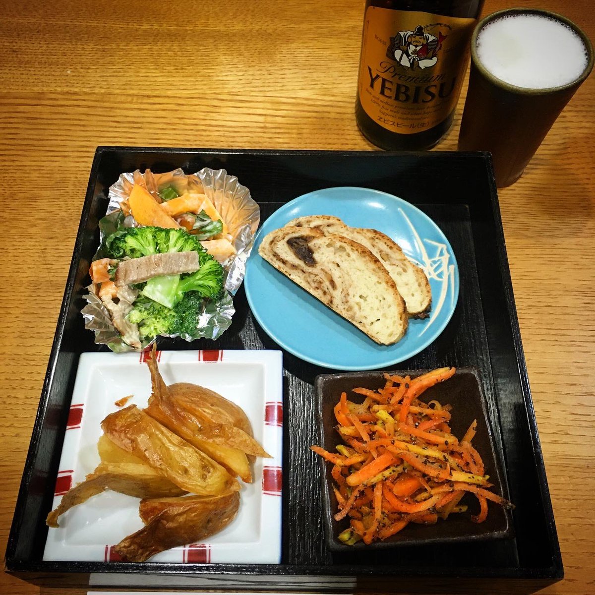 ｓｏｏ 田中香子 Twitterren 本日も やさしさ溢れる オーガニックランチを いただいて自主稽古 終了後 主宰の計らいで まさかのサプライズぷち忘年会 一人ずつの晩酌セットが 粋でしょ むい食堂 所沢