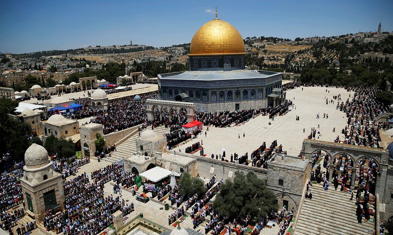 InshaAllah Muslims will soon offer their prayers in #Masjid_Al_Aqsa freely.
🇵🇰🗡 🇵🇸 .
 Al Aqsa is Noor of our eyes,we will not let alone our #Palestine brothers and sisters.
#PakistanReject_Israel
#StandwithPalestine