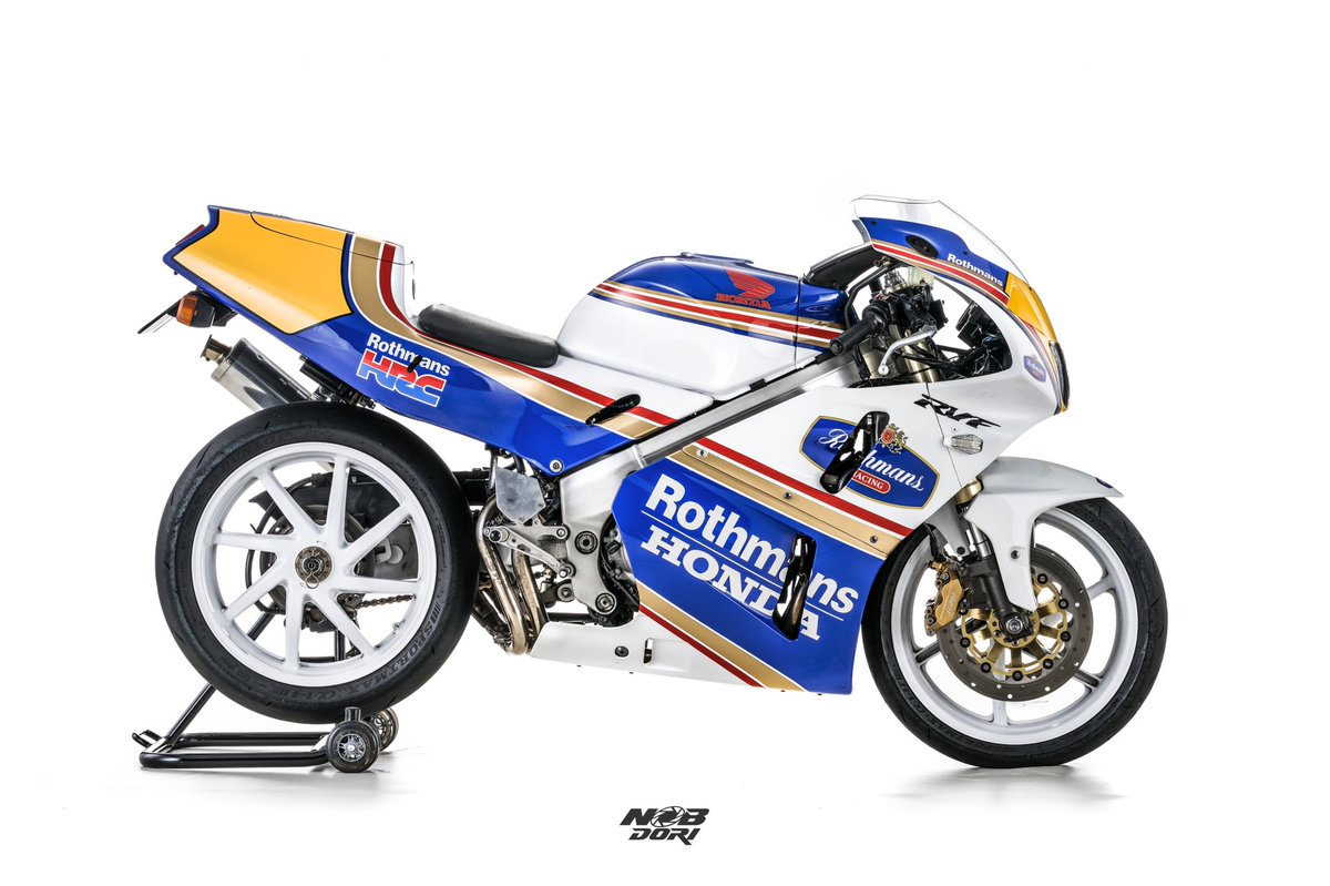 高画質のV4ロスマンズ最高にカッコいい(*ﾟ▽ﾟ)ﾉ

#ノブ撮り
#RVF   #RVF400
#NC35   #V4
#ロスマンズ
