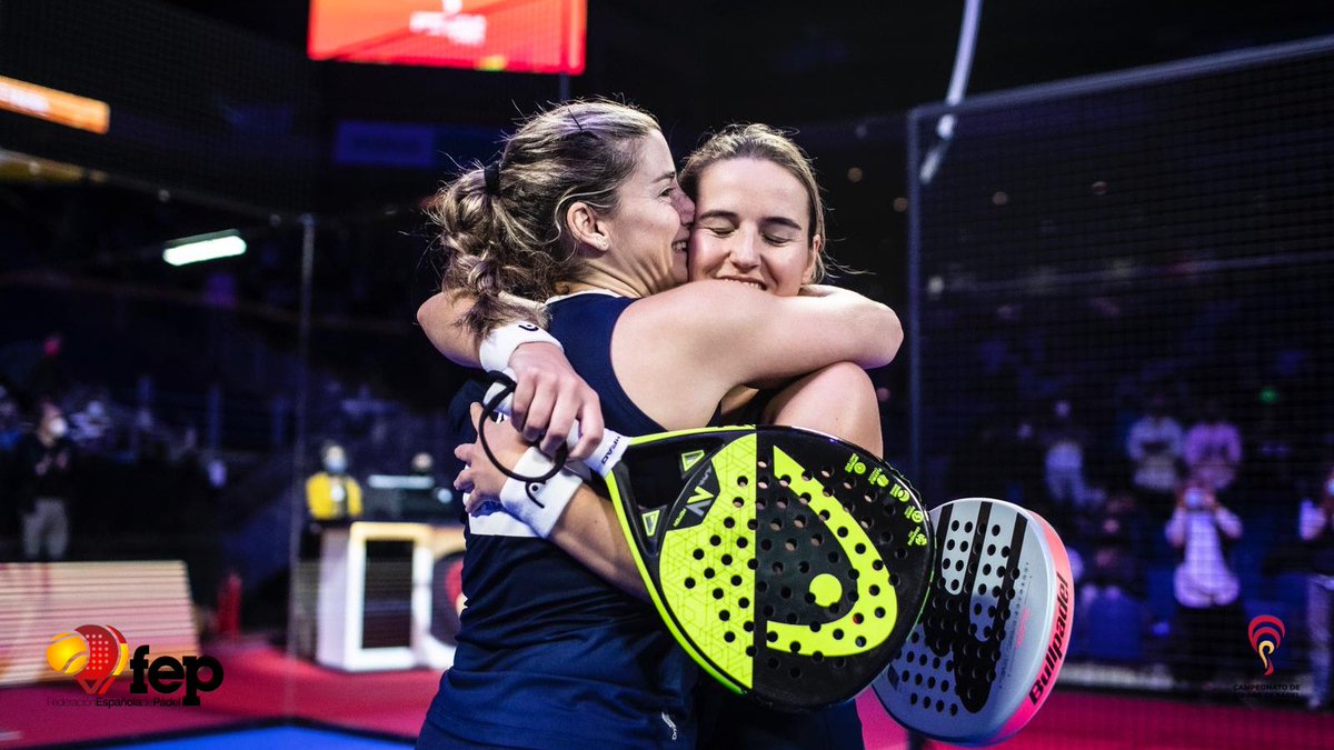 padelfederacion's tweet photo. 🏆Campeonato España Pádel 2020
👑Reina anfitriona, reina debutante
🎾 @AleeeeSalazar y @asanchezfallada se imponen en una final peleada a las combativas @pattytxu y @eliamatri
📝 6-4 y 6-4
#FEP #CtoEspAbs #CEP2020 #padel #madrid https://t.co/YrFc955v5t