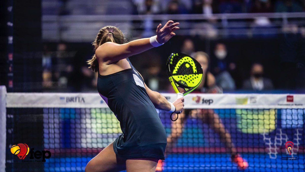 padelfederacion's tweet photo. 🏆Campeonato España Pádel 2020
👑Reina anfitriona, reina debutante
🎾 @AleeeeSalazar y @asanchezfallada se imponen en una final peleada a las combativas @pattytxu y @eliamatri
📝 6-4 y 6-4
#FEP #CtoEspAbs #CEP2020 #padel #madrid https://t.co/YrFc955v5t